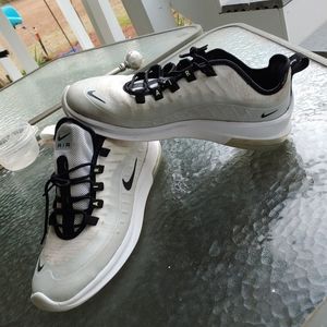 Nike Air Max Axis Premium